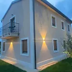 Villa Tt