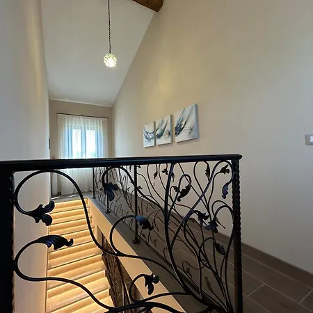 Tt Villa *