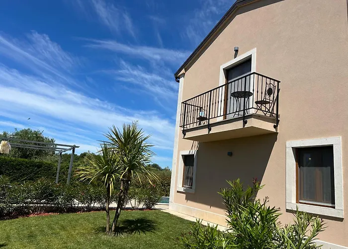 Tt * Novigrad Istria